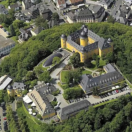 Schloss 4*
